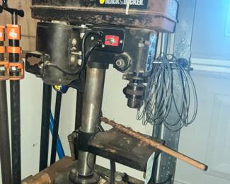 BLACK & DECKER DRILL PRESS