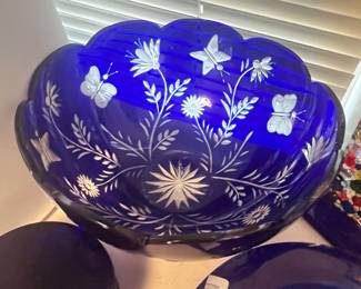 FLOWERS & BUTTERFLIES ETCHED BOWL