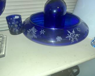 LOVELY ETCHED SNOWFLAKE BOWL