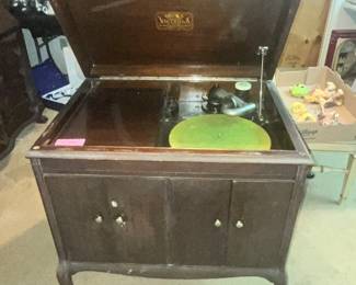 VICTOR VICTROLA VV-210 - WORKING!