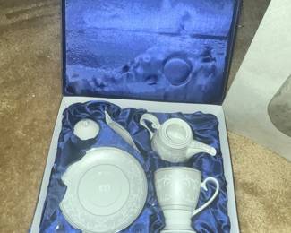 SORELLE PORCELAIN TEA SET