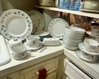 RARE - FRANCISCAN "RADIANCE" DINNERWARE SET