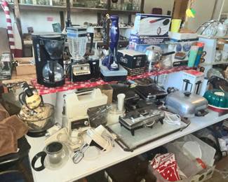 LOADS OF GREAT KITCHENWARE IN THE GARAGE!