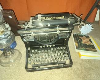 ANOTHER VINTAGE UNDERWOOD TYPEWRITER