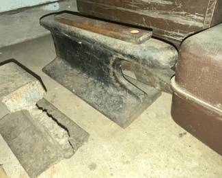 SMALL ANVIL