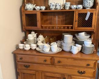 Robert Beal Maple Hutch (located In Dining Rm)