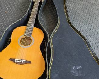 Acoustic Guitar; Priced to play!