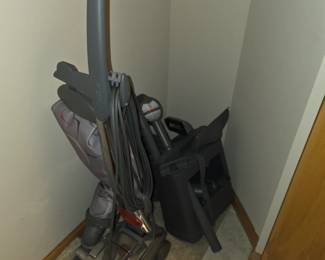 New*modern Kirby carpet cleaner and attachments 
