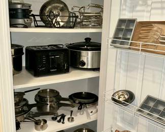 Kitchen appliances, Pots & Pans 