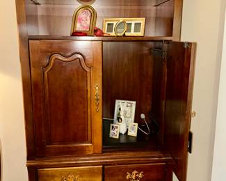 Entertainment Center, Great cocktail bar or Coffee Bar 