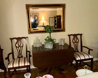 Expandable,  Pedestal, Mahogany , Drop-Leaf Dining Table & 2 Leaves, 2 dining room arm chairs w/ 4 matching side chairs 