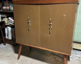 This is a great mid-century cabinet! Where will you put it?