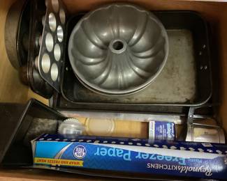 Bundt pan and cup cake pans 