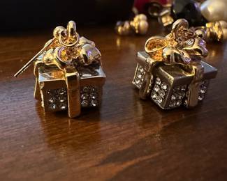 vintage Avon gold-tone rhinestone present earrings