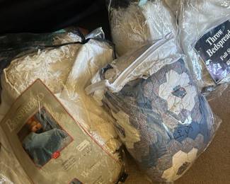 Quilts, bedding, bedspread