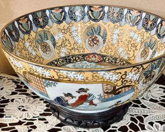 Chinese Oriental Vintage Round Porcelain Bowl