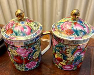 Zhongguo Chinese Lidded Tea Mugs Mille Flowers.
