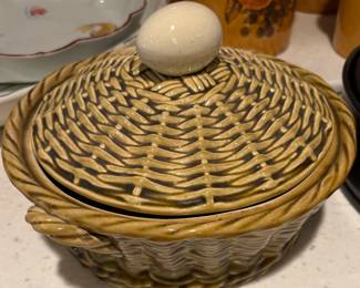 Vintage Sarreguemines French Barbotine Majolica Lidded Egg Basket Pot