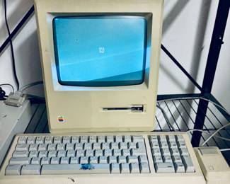 Vintage Apple Macintosh Plus Computer w/Keyboard.