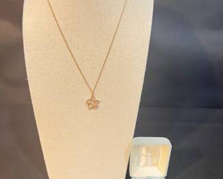 Gold Flower Necklace Matching Earrings Set 14K  3.83g