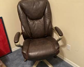 Serta chair