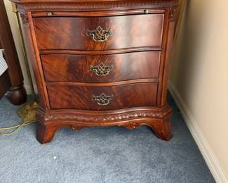 Thomasville Furniture Bedroom Set