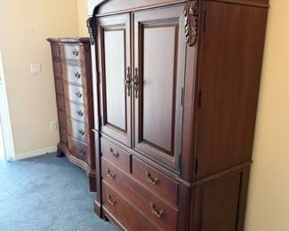 Thomasville Furniture Bedroom Set