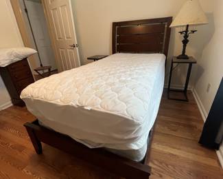$250 Coaster Fine Furniture -Like  New- twin bed with Serta mattess and boxspring