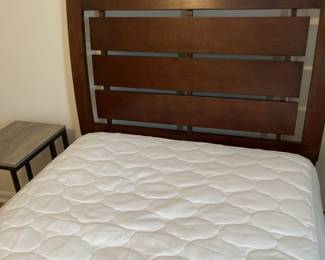 $250 Coaster Fine Furniture -Like  New- twin bed with Serta mattess and boxspring