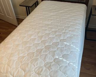 $250 Coaster Fine Furniture -Like  New- twin bed with Serta mattess and boxspring