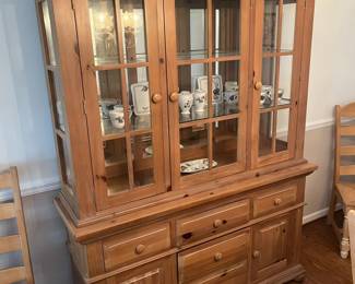 $300 Broyhill Fontana china cabinet