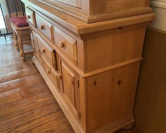 $300 Broyhill Fontana china cabinet