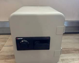 Sentry 1250 Fireproof Safe Combination Lock, Fully Functional