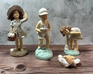 Lot Of Vintage Beach Scene Vintage Figurines 