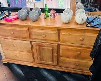 Includes an attachable mirror and side tables