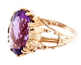 Lot 283: 10k Yellow Gold and Amethyst Ring