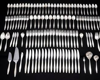 Lot 4: 97pc Reed & Barton Sterling Diamond Flatware