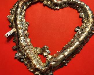 Heart-shaped cluster of bismuth crystals. 