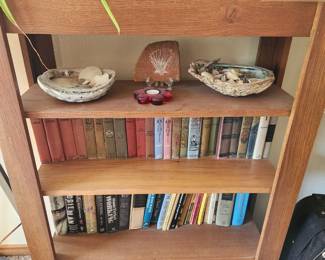 Bookcase. 