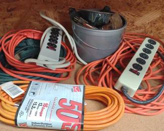 Electric Extension Cords & Power Strips