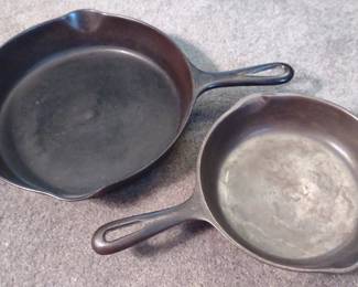 Two Cast iron Skillet Pans ( Griswold Small Block)