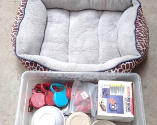 Pet Bed, Feeding Bowls & Retractable Leashes