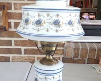 Vintage 1973 Quoizel Abigail Adams Hurricane Lamp