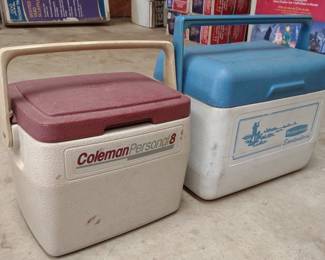 1 Coleman 8qt & 1 Rubbermaid 12qt Cooler