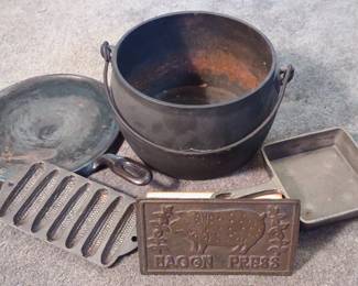Cast Iron Pot, Bacon Press & Cornbread Pan