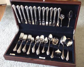 Oneida Distinction Deluxe Stainless Flatware Set