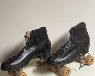 Antique Chicago 1914 Black Roller Skates Size 8 with Carrying Case and Key