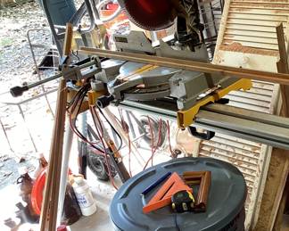 DeWalt 12inch double bevel sliding compound Miter saw