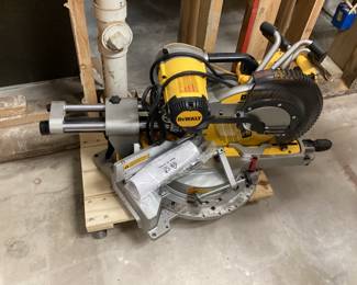 DeWalt 12inch double bevel sliding compound Miter saw