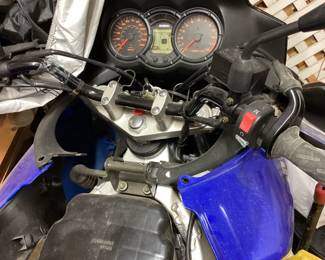 Suzuki DL 650 Motorcycle front top view